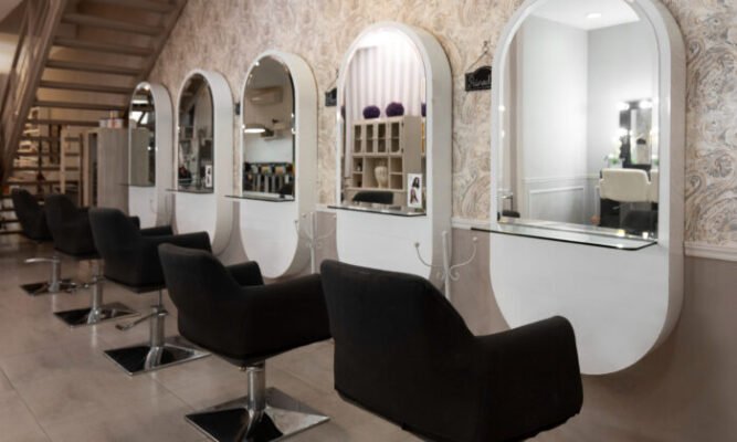 Exploring Salon Franchise Opportunities vs Independent Hair Salon Suite Rental